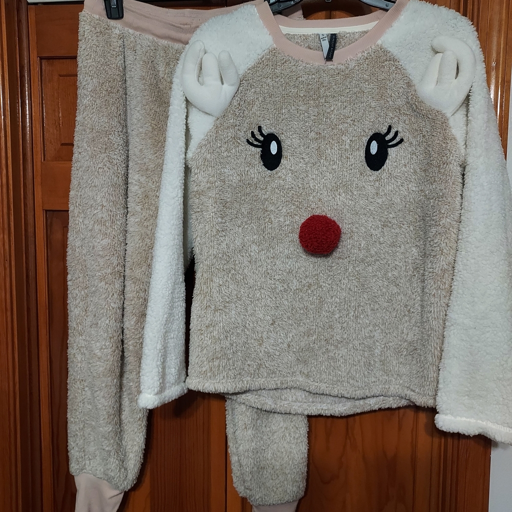 Cozy Reindeer Fleece Pajama Set - White and Brown